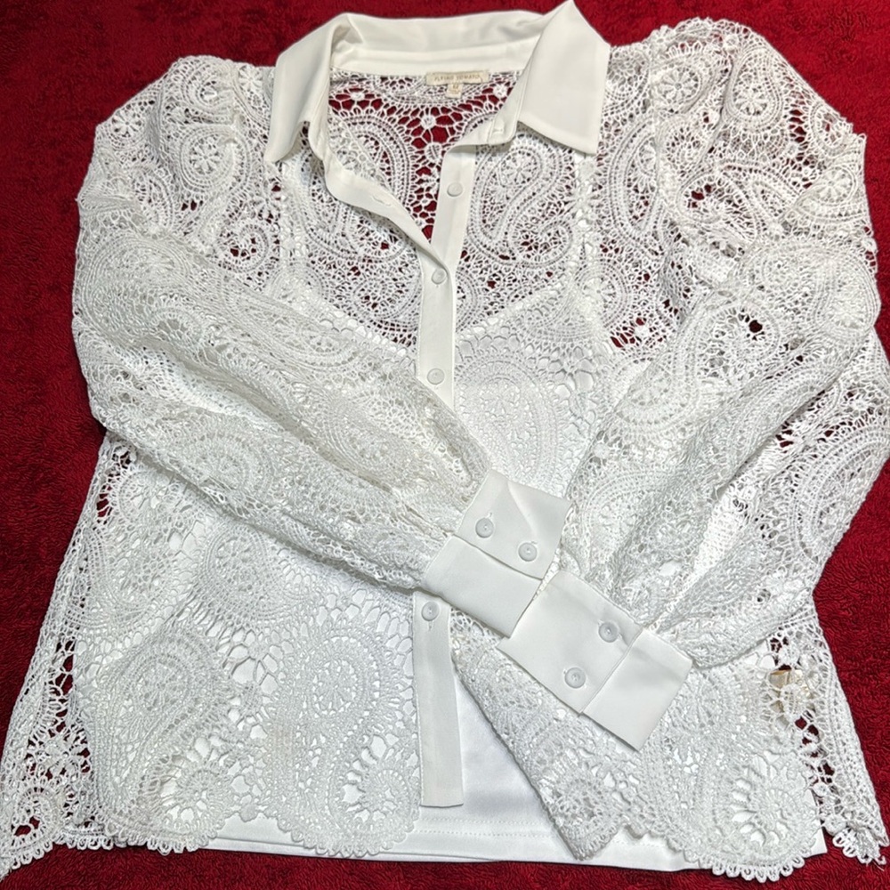 FLYING TOMATO BEAUTIFUL WHITE LACE TOP MEDIUM